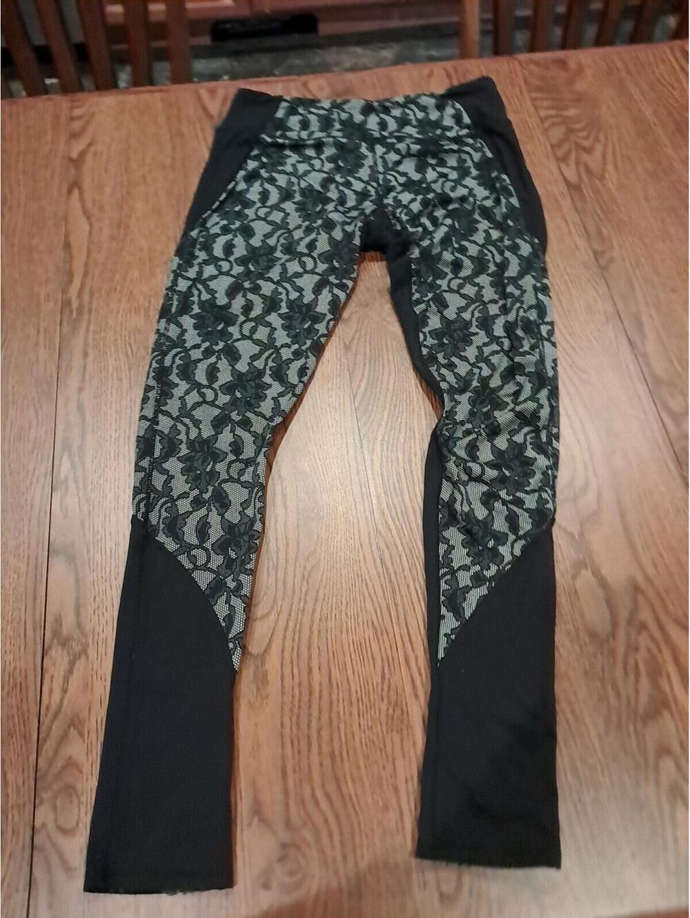 Cynthia Rowley Women's Floral Print Leggings Med Back‎ Zipper Pocket. Athletic